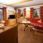 Pfingstlerlehen Apartman *